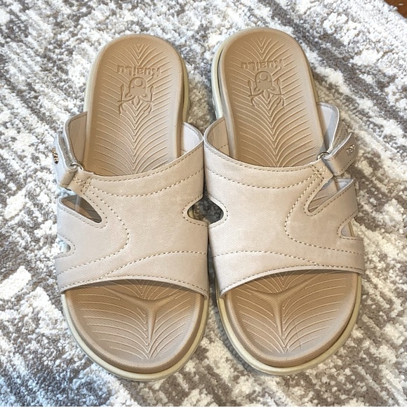 Kuailu Women's Beige Slide Sandals Size 9 Outdoor Logo Casual Comfort - Picture 1 of 6
